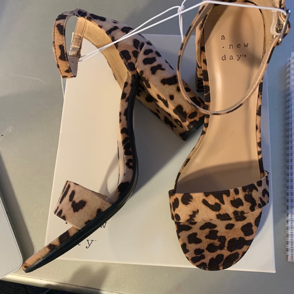 Leopard Open Toe Heel. - Picture 3 of 4